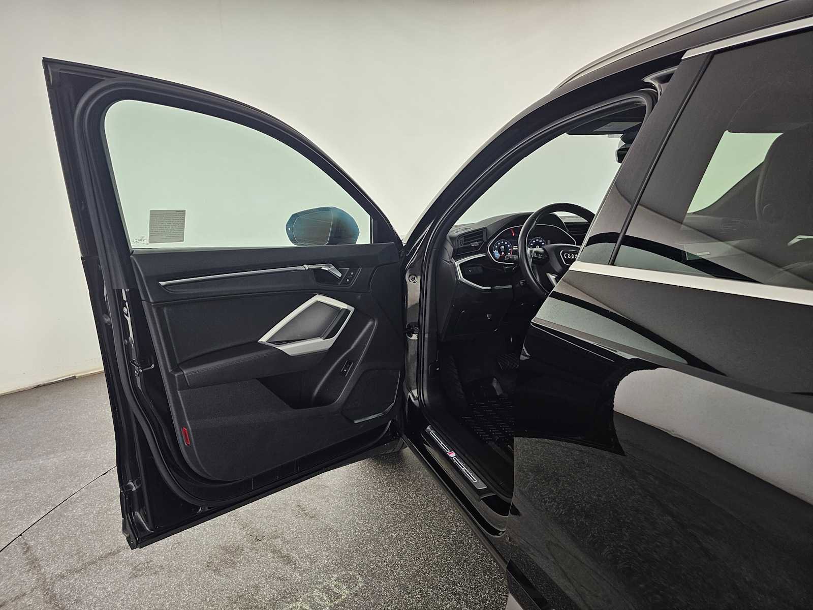 Used 2021 Audi Q3 2.0T Premium w/ Convenience Package AWD/4WD image 19