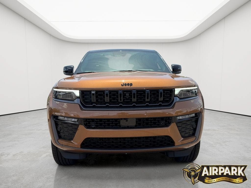 New 2026 Jeep Grand Cherokee Summit w/ Obsidian Package AWD/4WD image 9