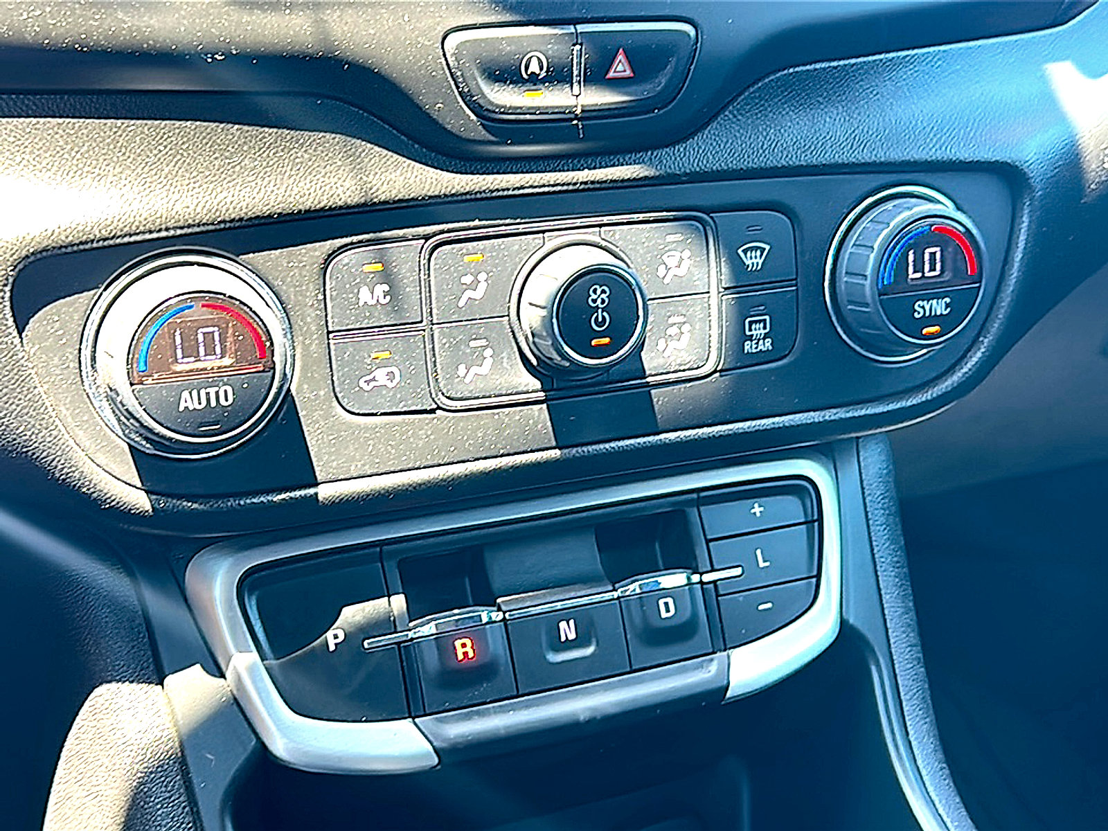 Used 2022 GMC Terrain SLE w/ Driver Convenience Package FWD image 33