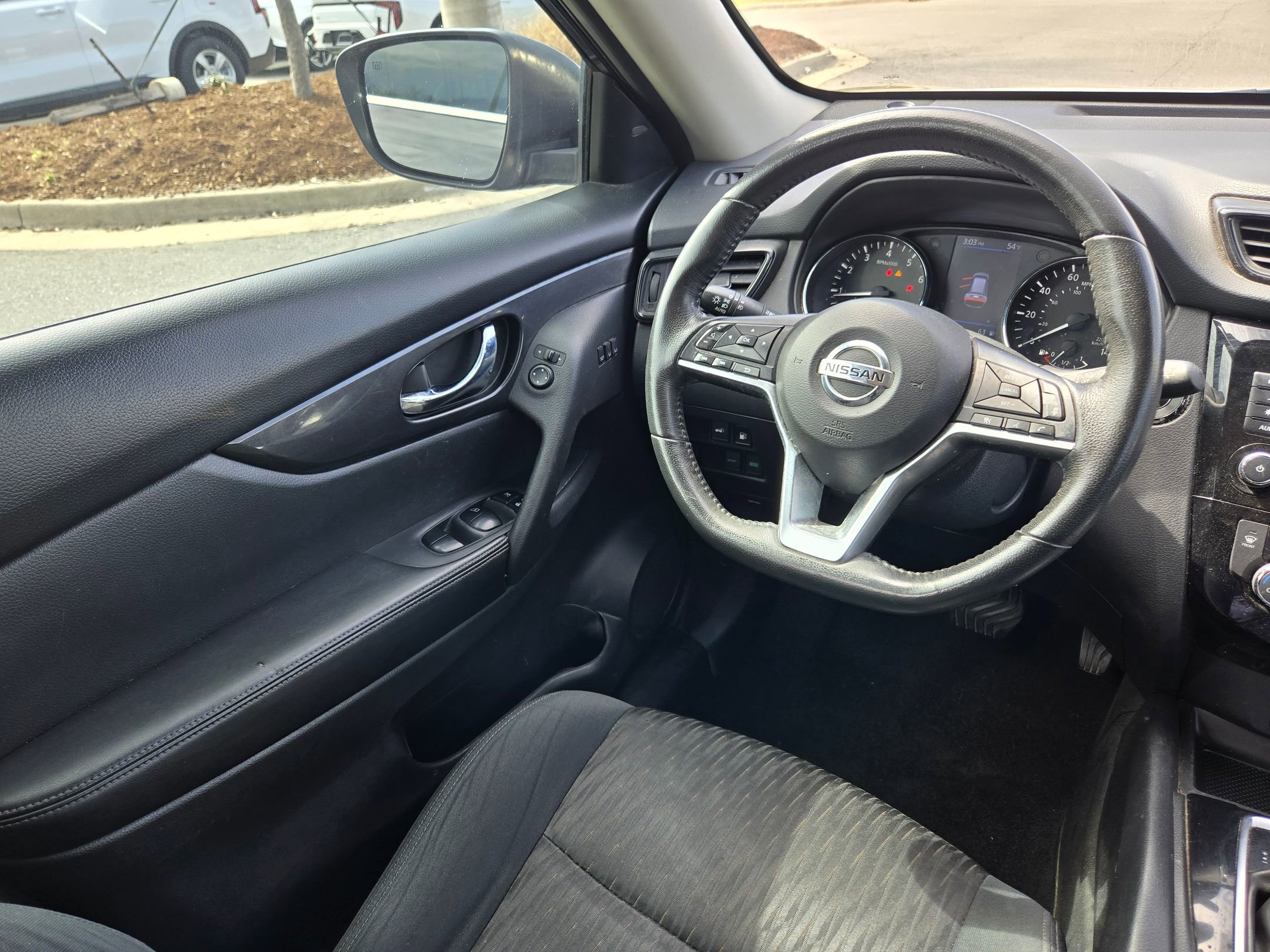 Used 2018 Nissan Rogue SV w/ Premium Package image 9