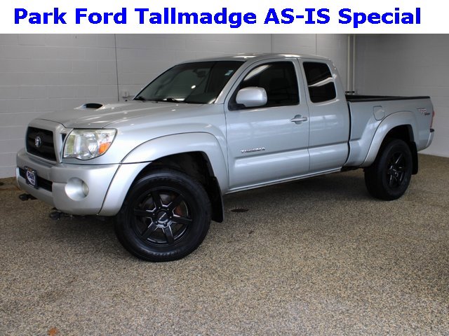 Used 2005 Toyota Tacoma PreRunner image 1