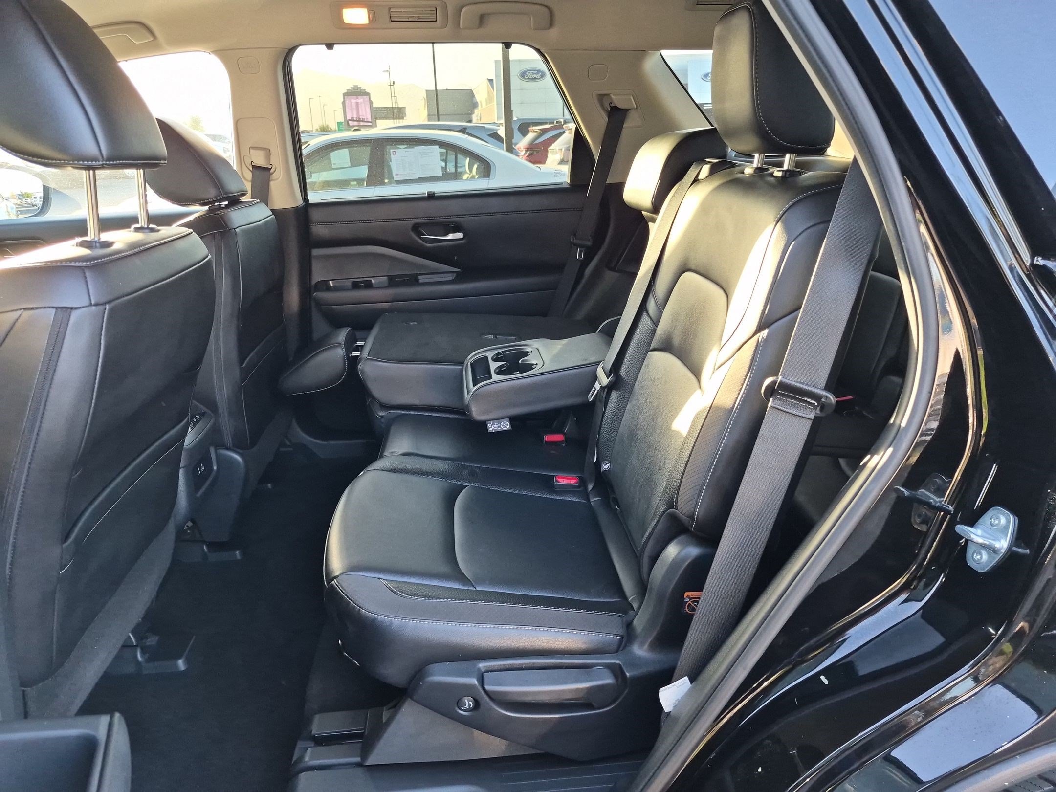 Used 2025 Nissan Pathfinder SL AWD/4WD image 30