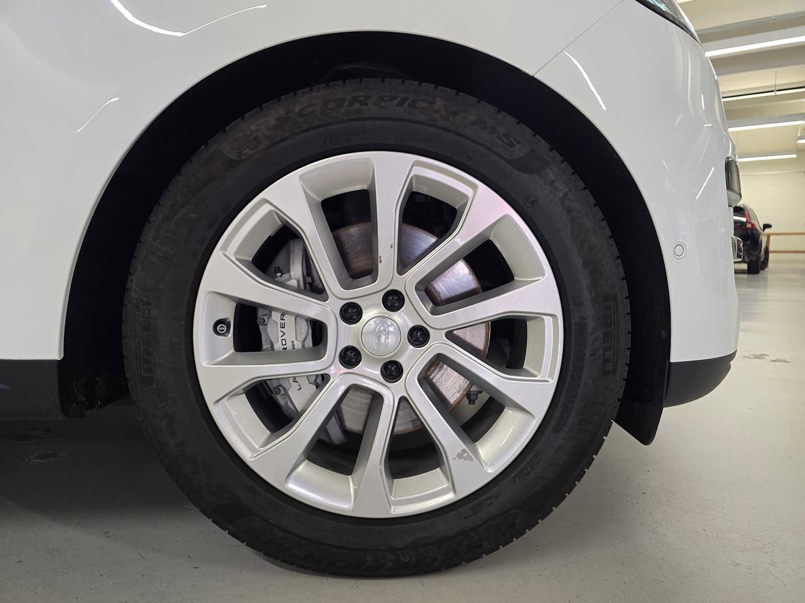 Used 2025 Land Rover Range Rover Sport SE AWD/4WD image 9