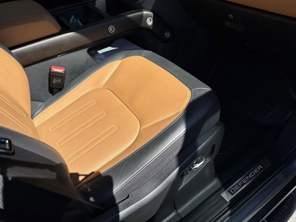 Used 2023 Land Rover Defender 130 X image 26