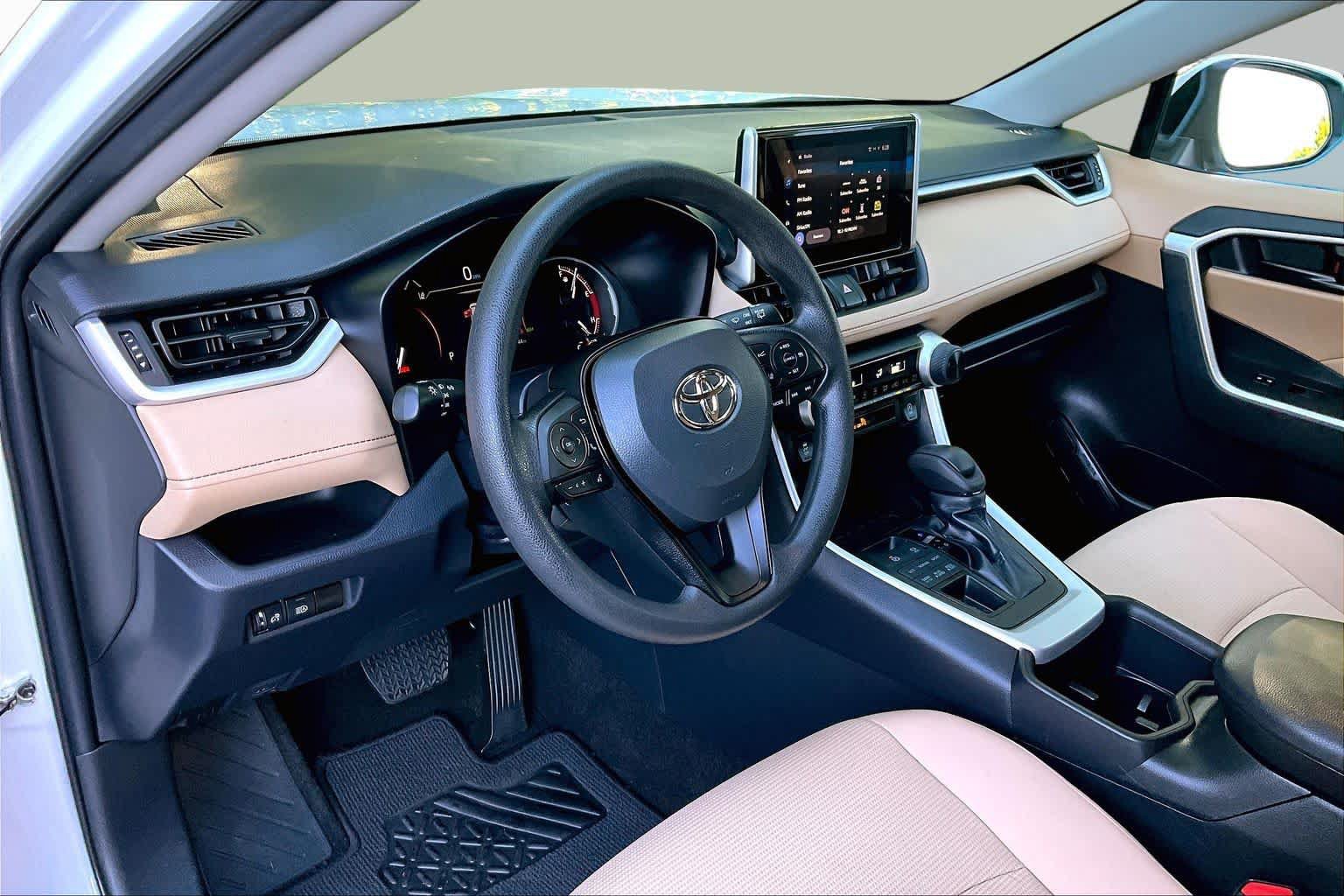 Certified 2023 Toyota RAV4 LE AWD/4WD image 31