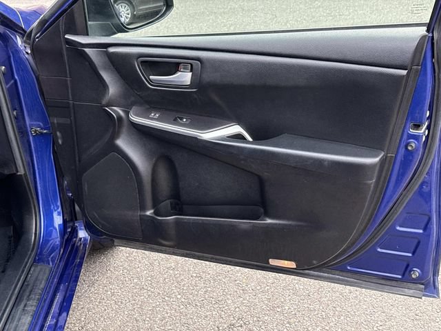 Used 2015 Toyota Camry SE w/ Moonroof Package FWD image 7