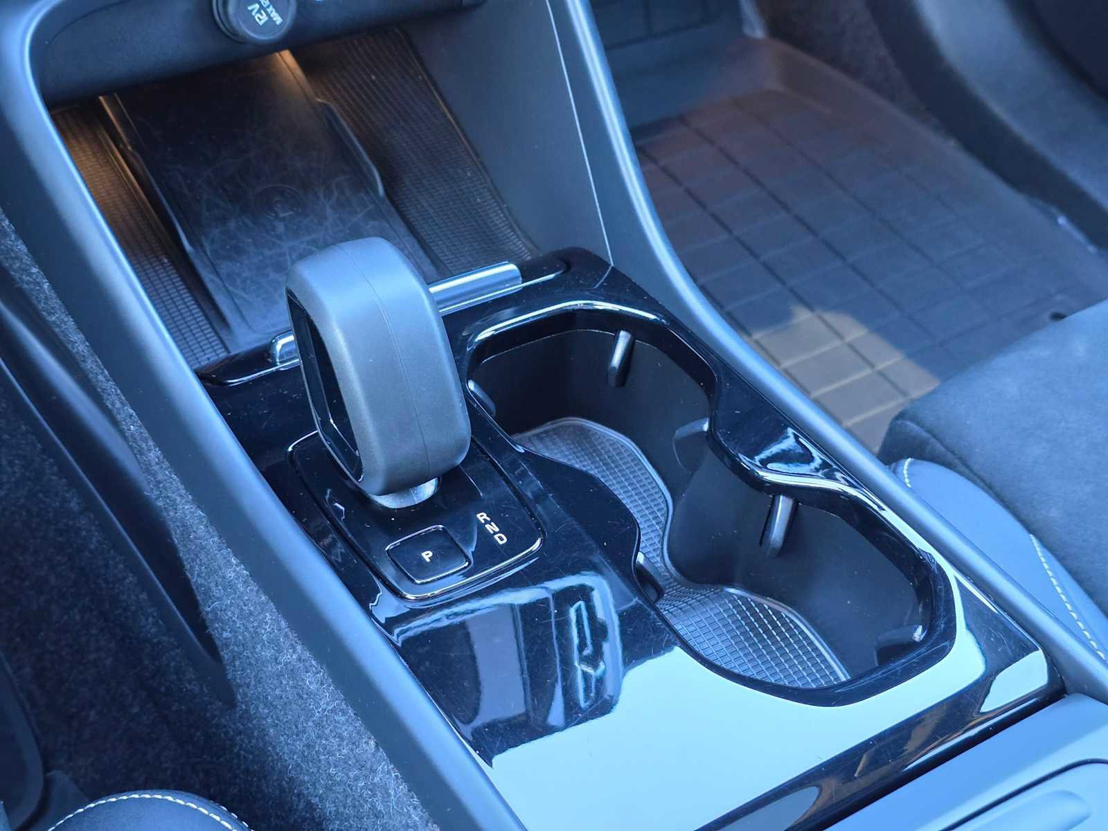 Used 2023 Volvo C40 P8 Recharge Ultimate w/ Protection Package Premier image 27