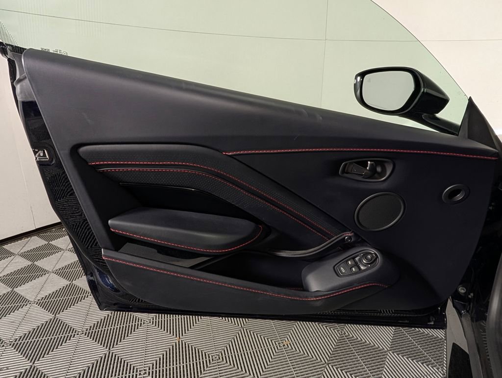 Used 2023 Aston Martin V8 Vantage Coupe image 19