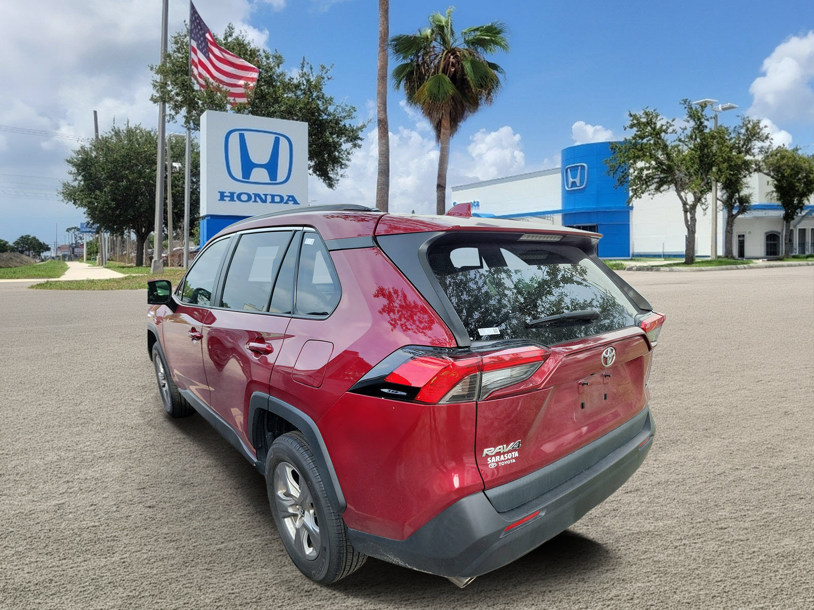 Used 2022 Toyota RAV4 XLE w/ Convenience Package FWD image 5