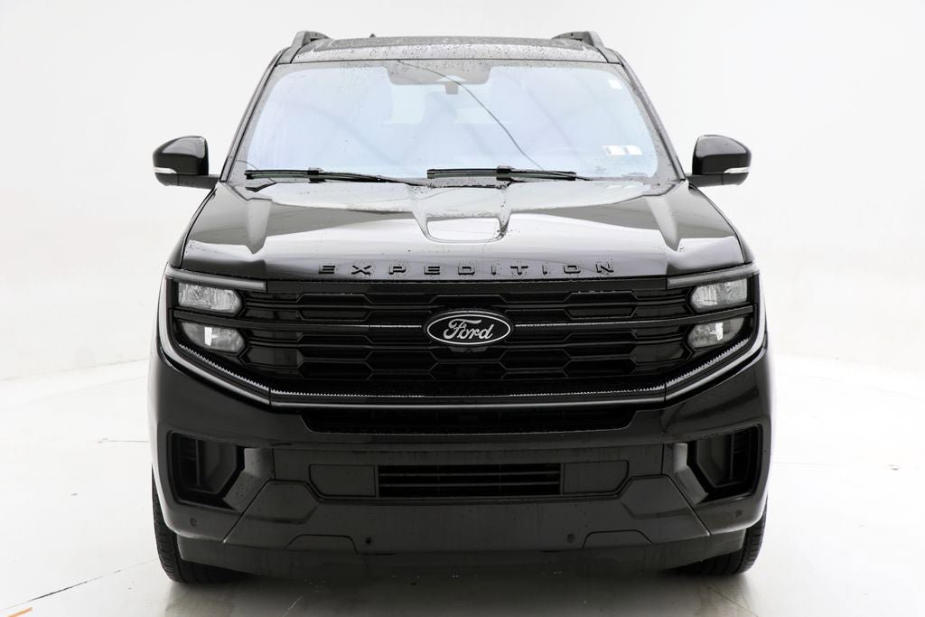 Used 2025 Ford Expedition Platinum w/ Stealth Appearance Package AWD/4WD image 4