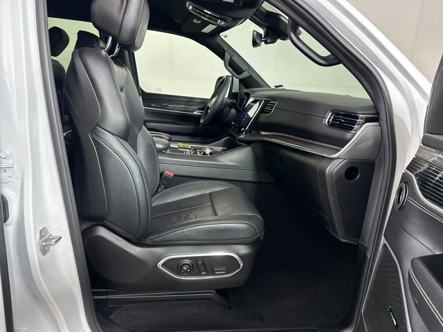 Used 2022 Jeep Wagoneer Series III w/ Flexible Seating Group image 28