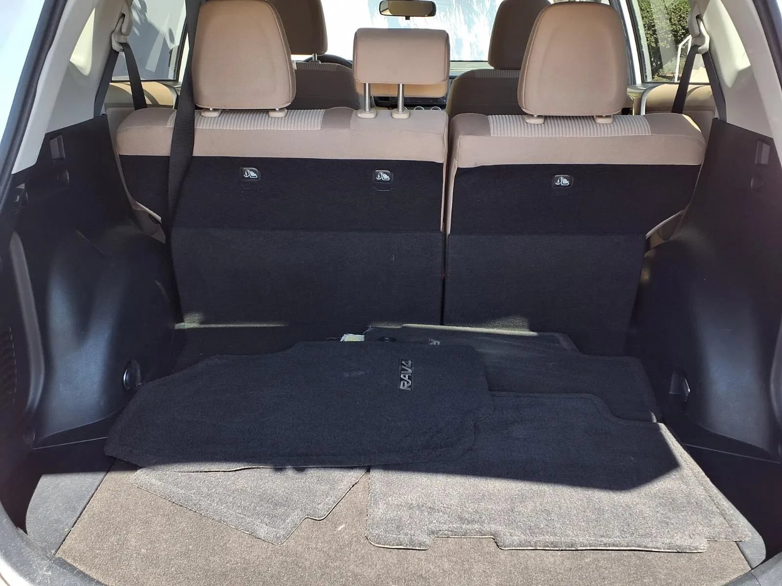 Used 2013 Toyota RAV4 LE FWD image 6