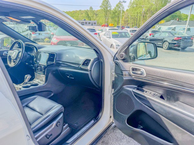 Used 2022 Jeep Grand Cherokee Limited RWD image 16