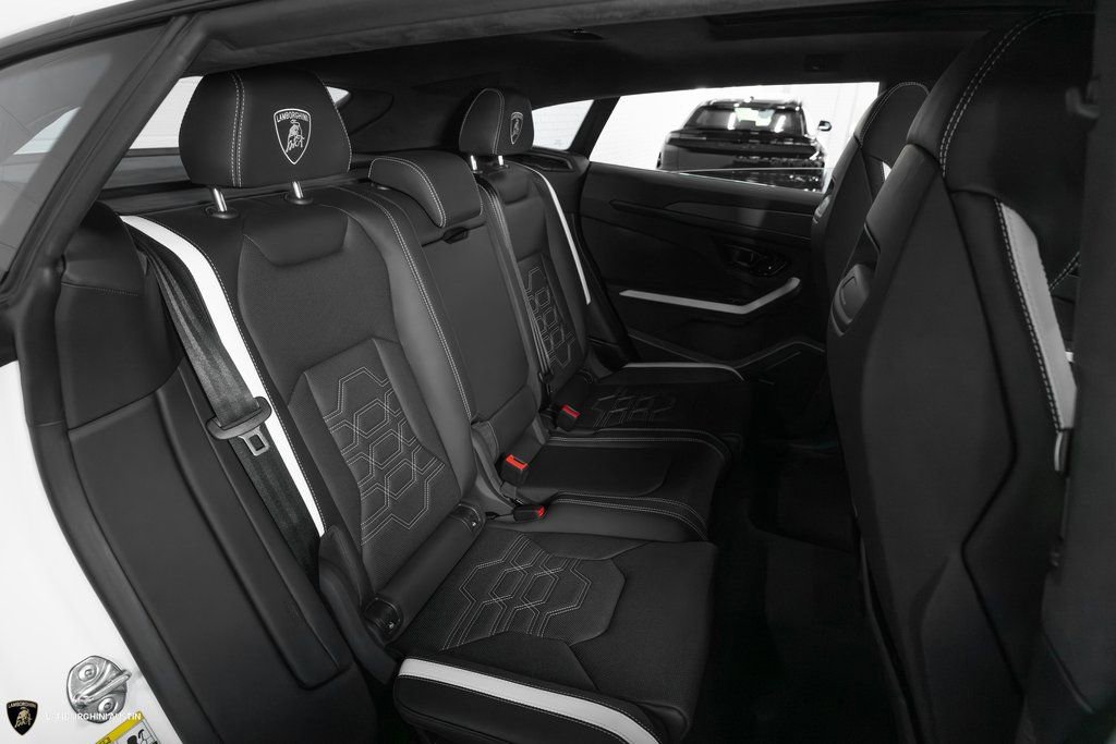 Used 2025 Lamborghini Urus SE image 45