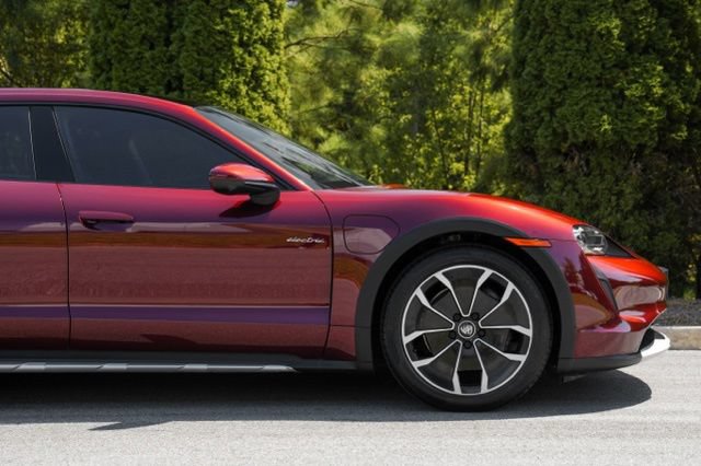 Used 2022 Porsche Taycan 4 Cross Turismo w/ Premium Package AWD/4WD image 14