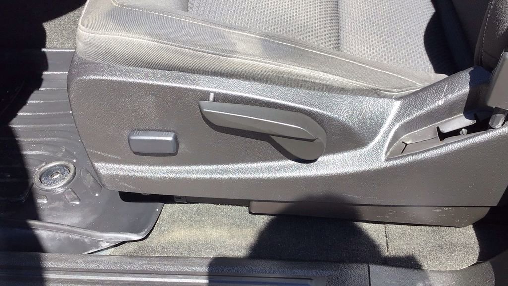 Used 2018 Chevrolet Colorado LT w/ LT Convenience Package image 16