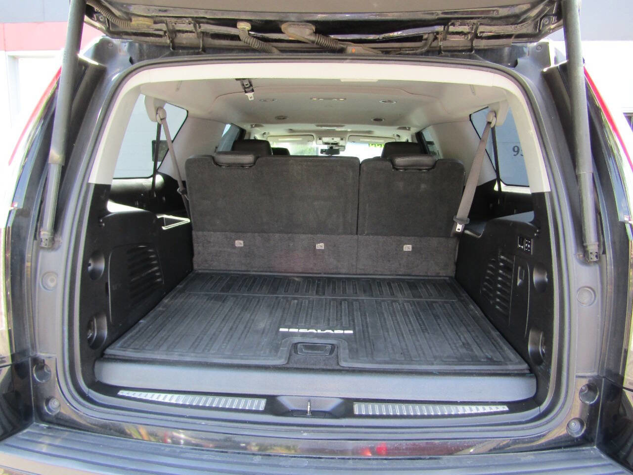 Used 2017 Cadillac Escalade ESV Luxury AWD/4WD image 12