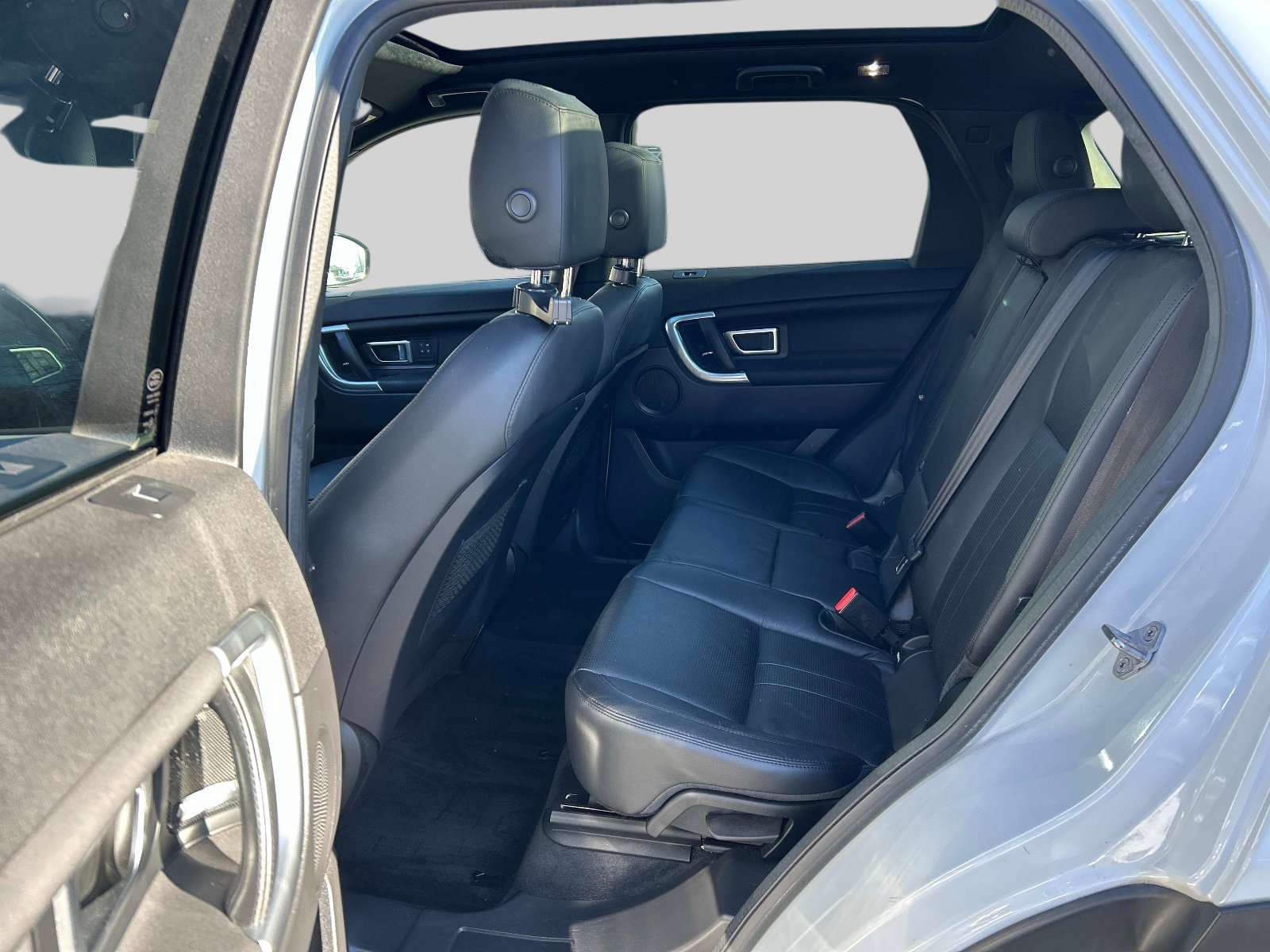 Used 2019 Land Rover Discovery Sport Landmark AWD/4WD image 11