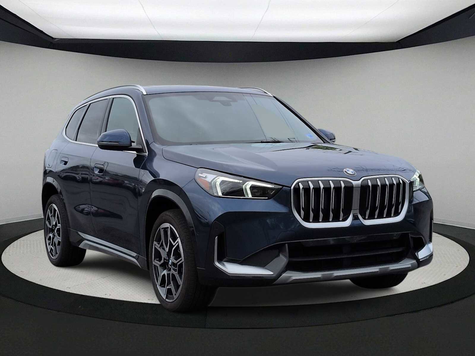 Used 2025 BMW X1 xDrive28i w/ Technology Package AWD/4WD image 2