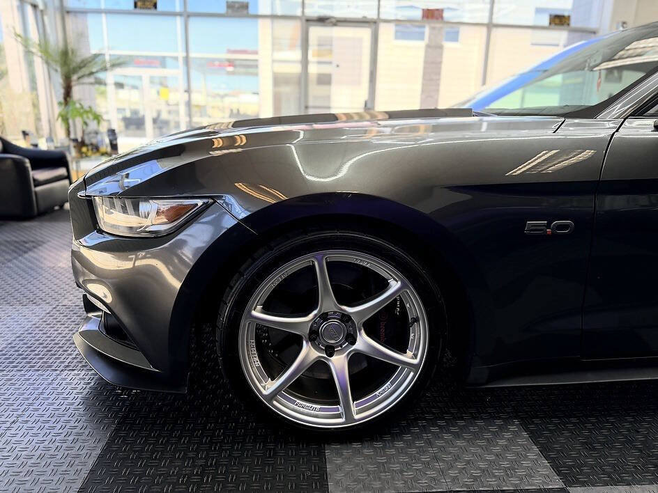 Used 2017 Ford Mustang GT w/ GT Performance Package RWD image 15