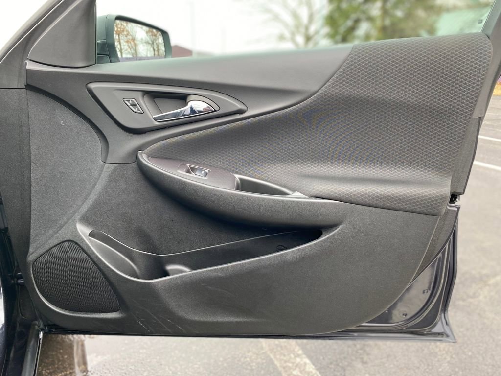 Used 2023 Chevrolet Malibu LS image 9