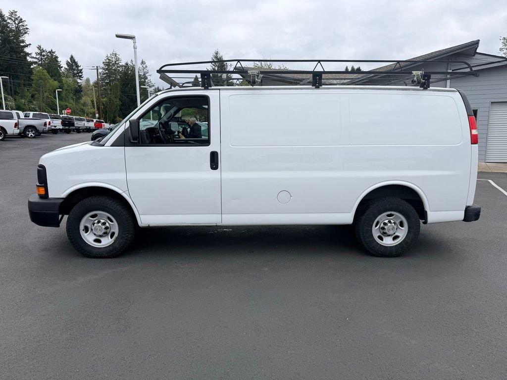 Used 2014 Chevrolet Express 3500 RWD image 2