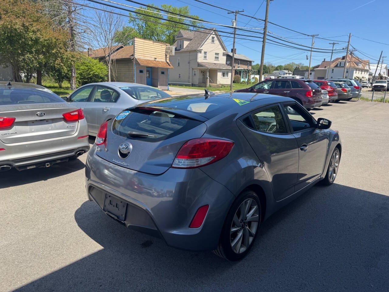 Used 2017 Hyundai Veloster FWD image 5