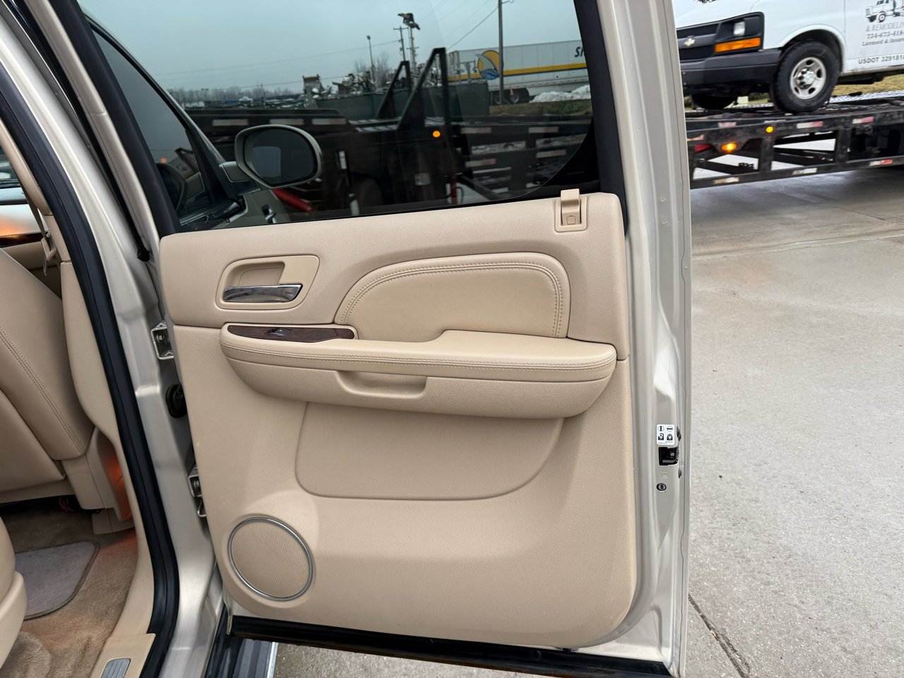 Used 2009 Cadillac Escalade ESV AWD image 21