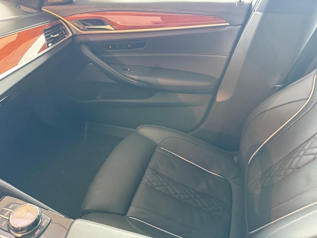 Used 2022 BMW M550i xDrive w/ Dynamic Handling Package AWD/4WD image 24