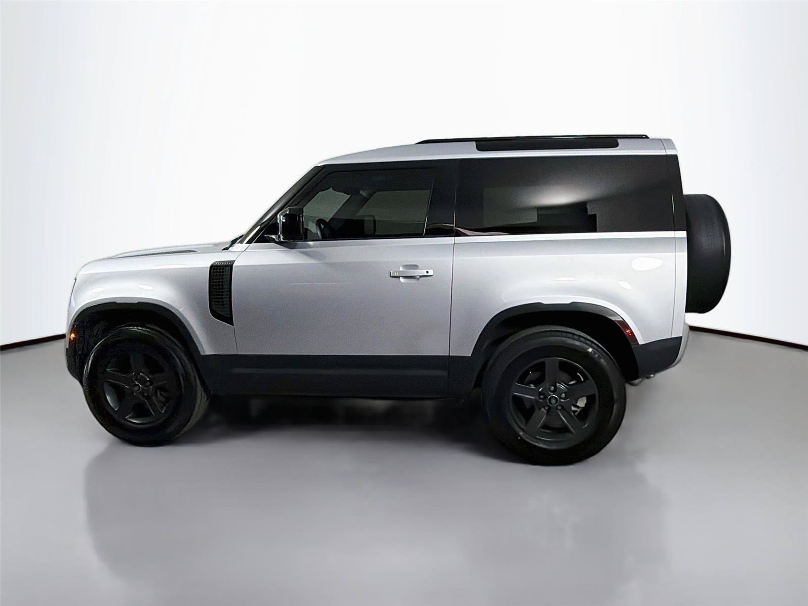 Certified 2023 Land Rover Defender 90 S AWD/4WD image 8