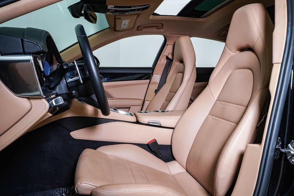 Used 2021 Porsche Panamera RWD image 19