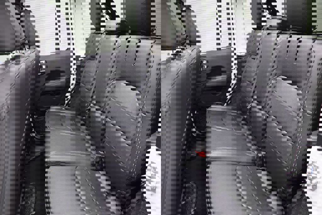 Used 2023 Jeep Wrangler Unlimited Sahara image 12