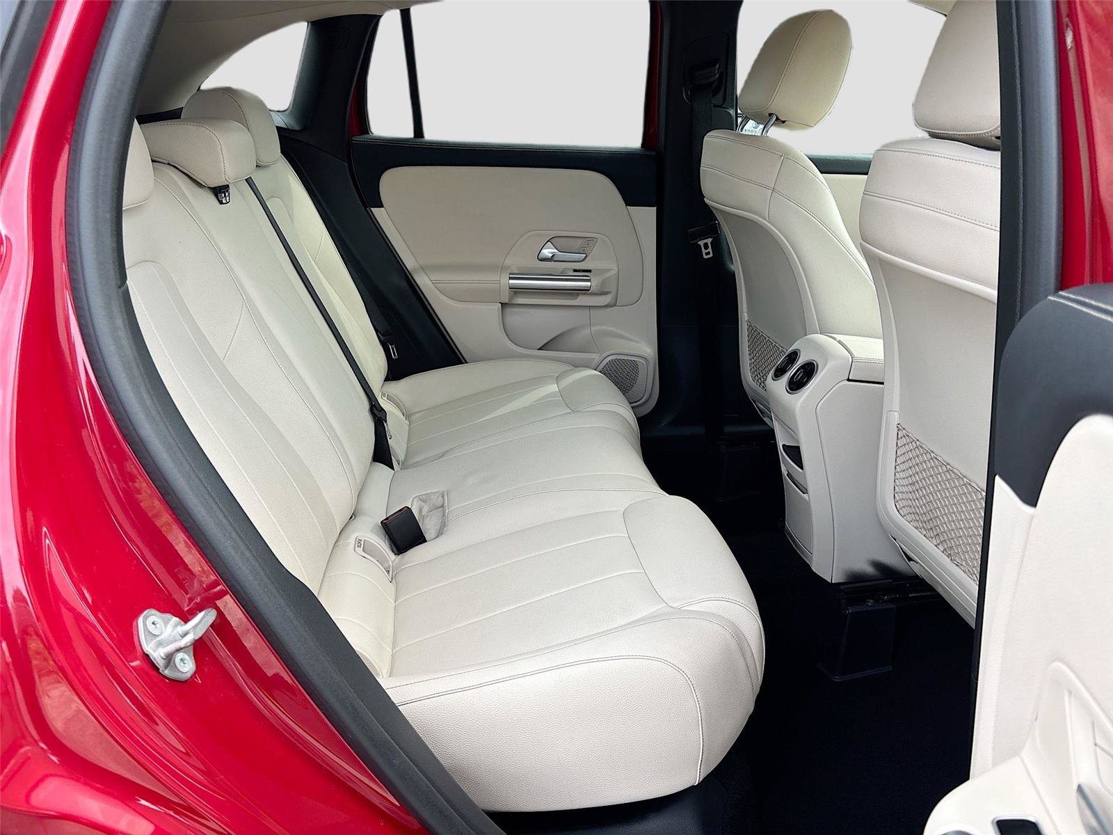 Used 2021 Mercedes-Benz GLA 250 4MATIC w/ Premium Package image 25