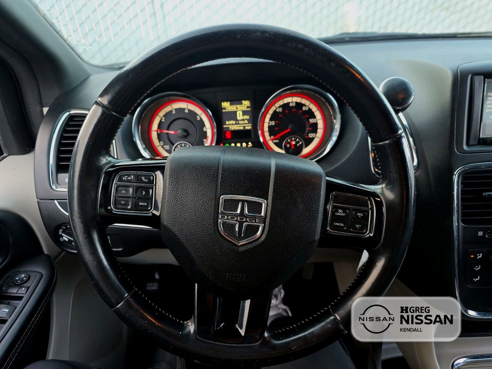 Used 2019 Dodge Grand Caravan SXT w/ Rear Park Assist Package image 11