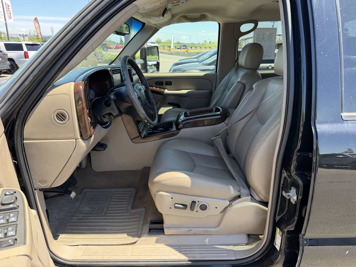 Used 2005 GMC Sierra 3500 SLT w/ Heavy-Duty Power Package AWD/4WD image 10