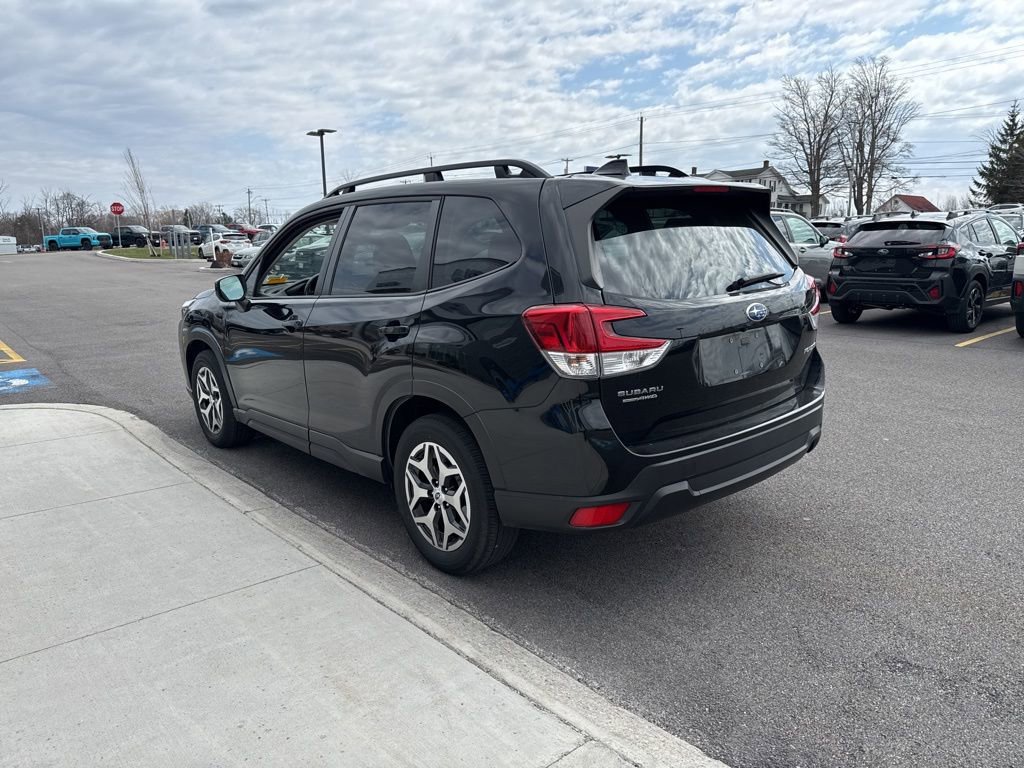 Used 2023 Subaru Forester Premium image 7
