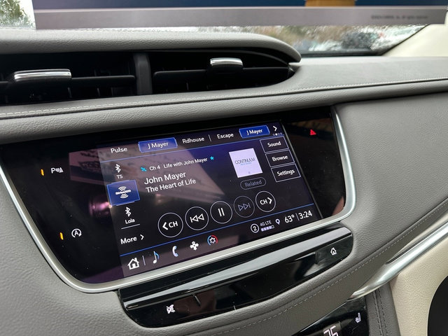 Used 2022 Cadillac XT5 Premium Luxury w/ LPO, Floor Liner Package image 17