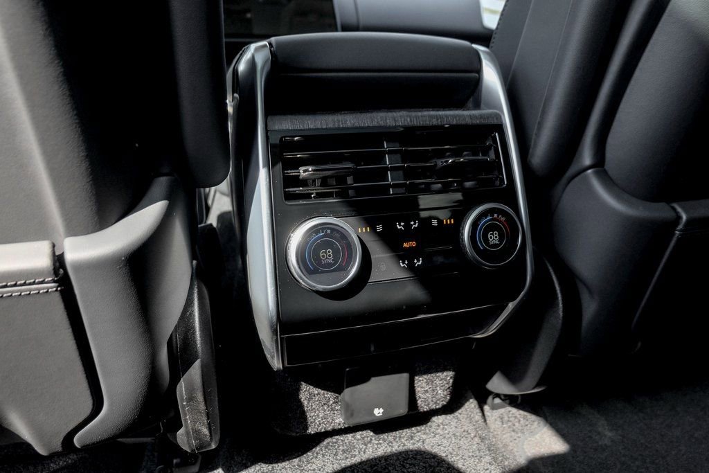 New 2025 Land Rover Range Rover SE image 17