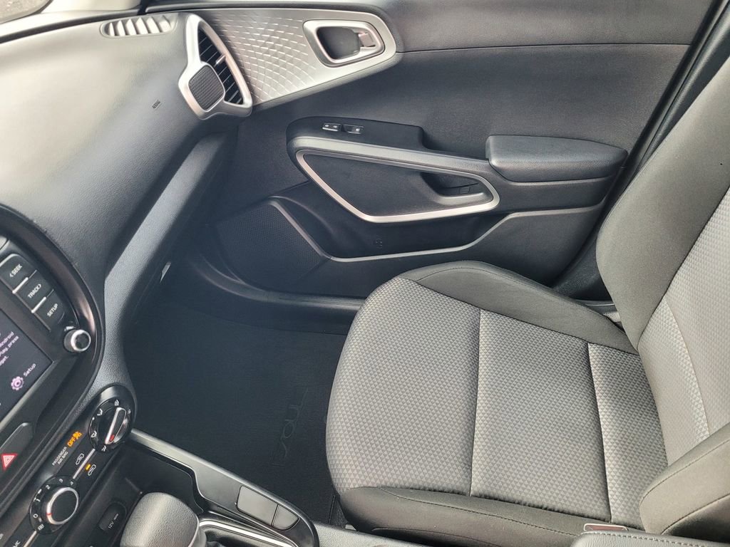 Used 2022 Kia Soul LX image 11