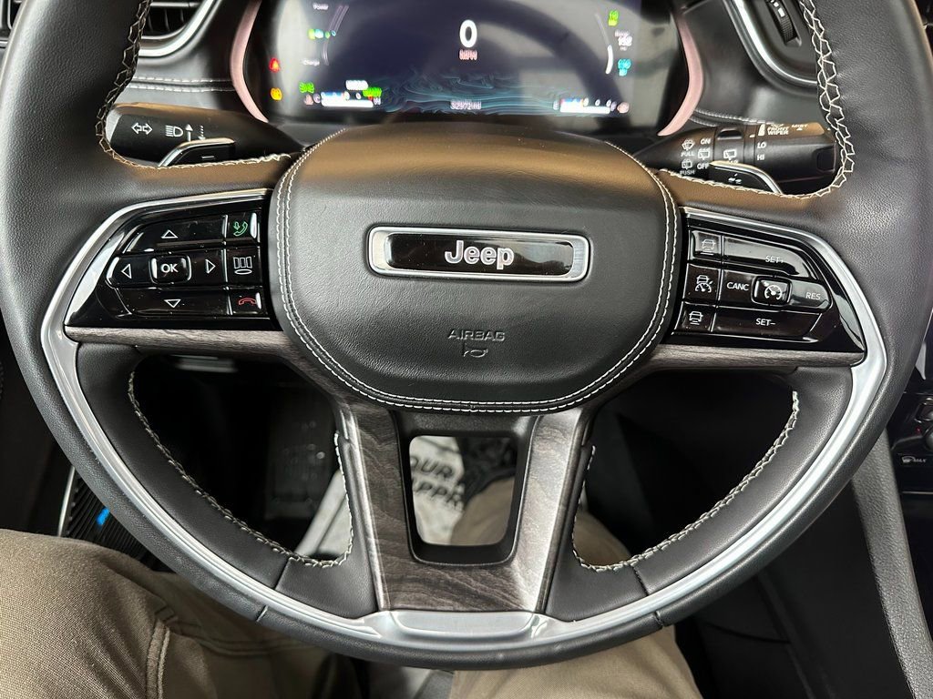 Used 2022 Jeep Grand Cherokee Overland image 3