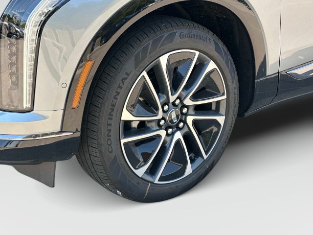 New 2027 Cadillac Optiq Sport w/ LPO, Floor Liner Package AWD/4WD image 17