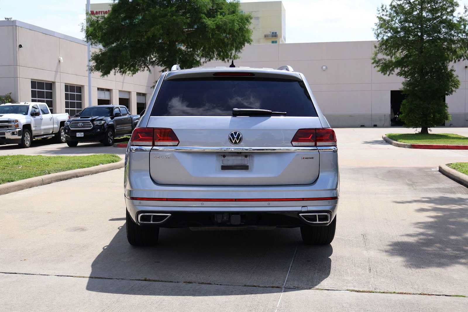 Used 2022 Volkswagen Atlas SEL R-Line AWD/4WD image 5