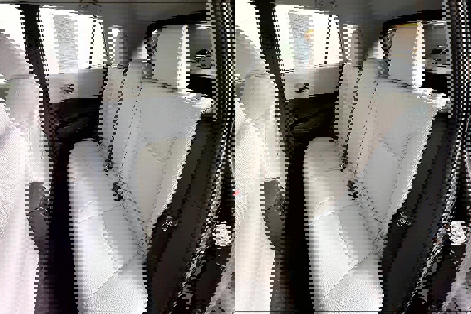 Used 2025 Toyota Corolla Cross L image 18