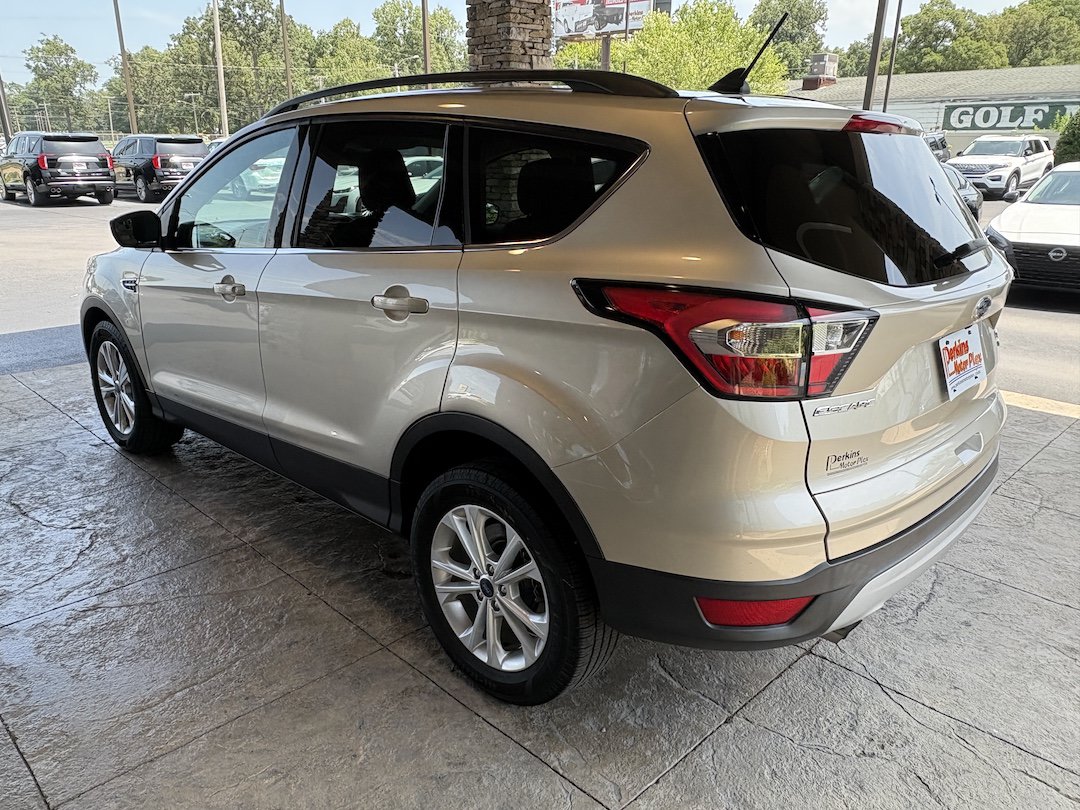 Used 2018 Ford Escape SE w/ SE Sync 3 Package FWD image 8