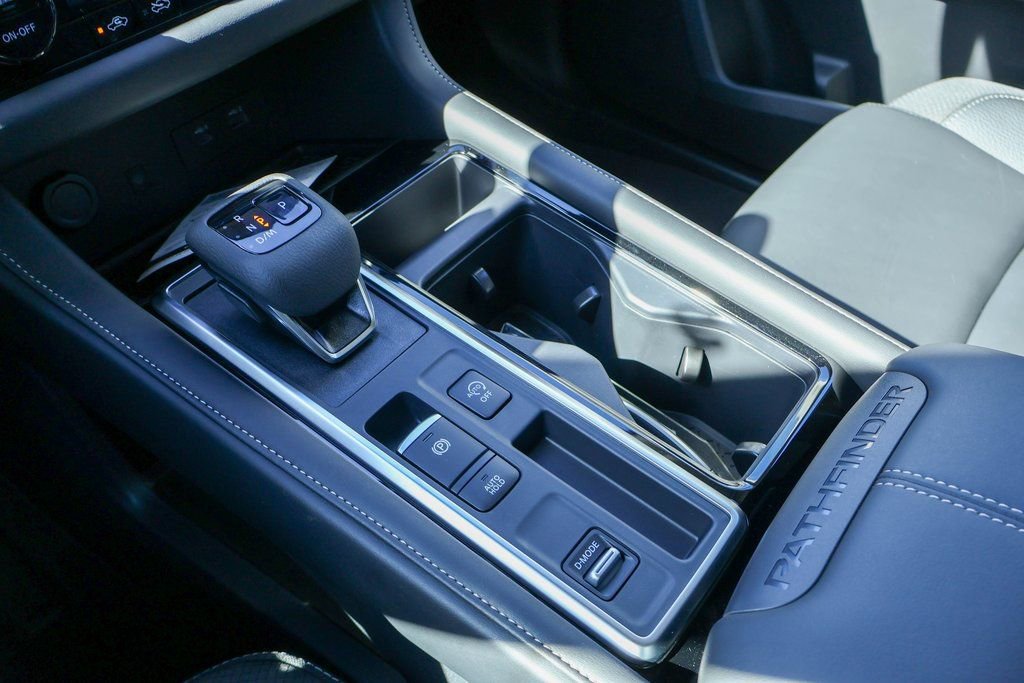 New 2025 Nissan Pathfinder SL image 13