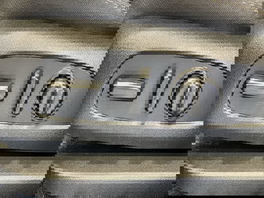 Used 2020 Chevrolet Equinox LT w/ Driver Convenience Package image 15