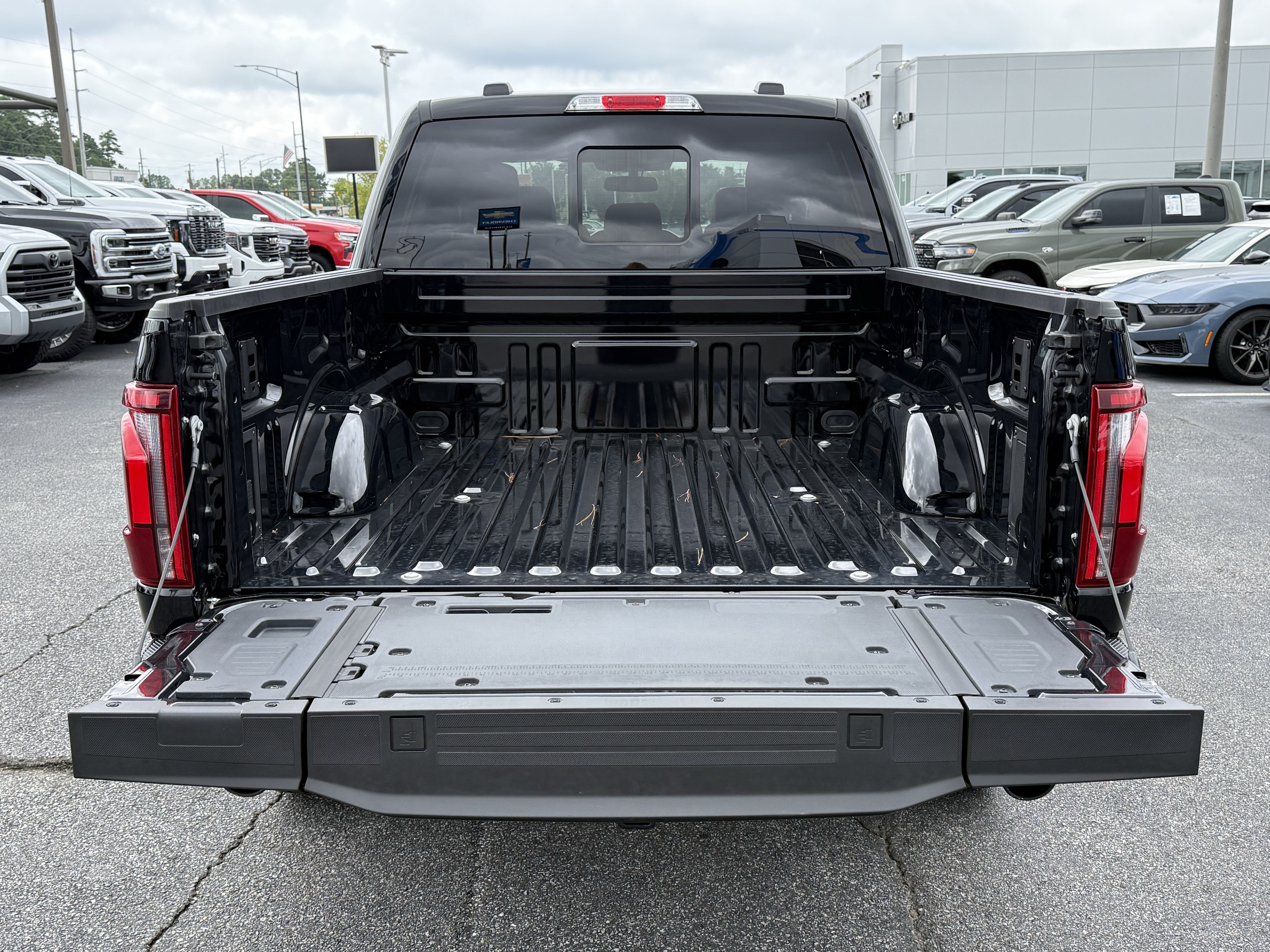 Used 2025 Ford F150 Lariat w/ Bed Utility Package AWD/4WD image 32