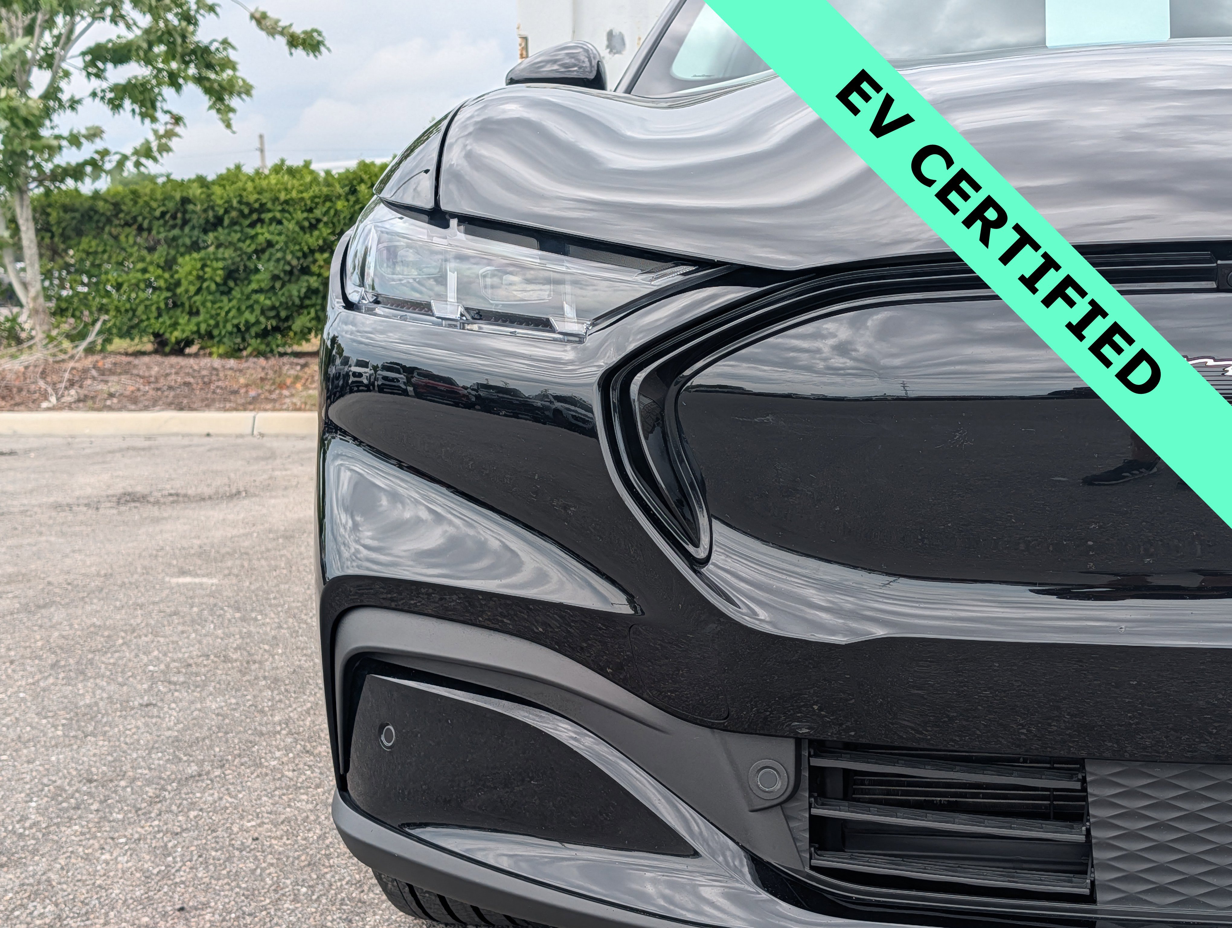 Certified 2025 Ford Mustang Mach-E Premium AWD/4WD image 9