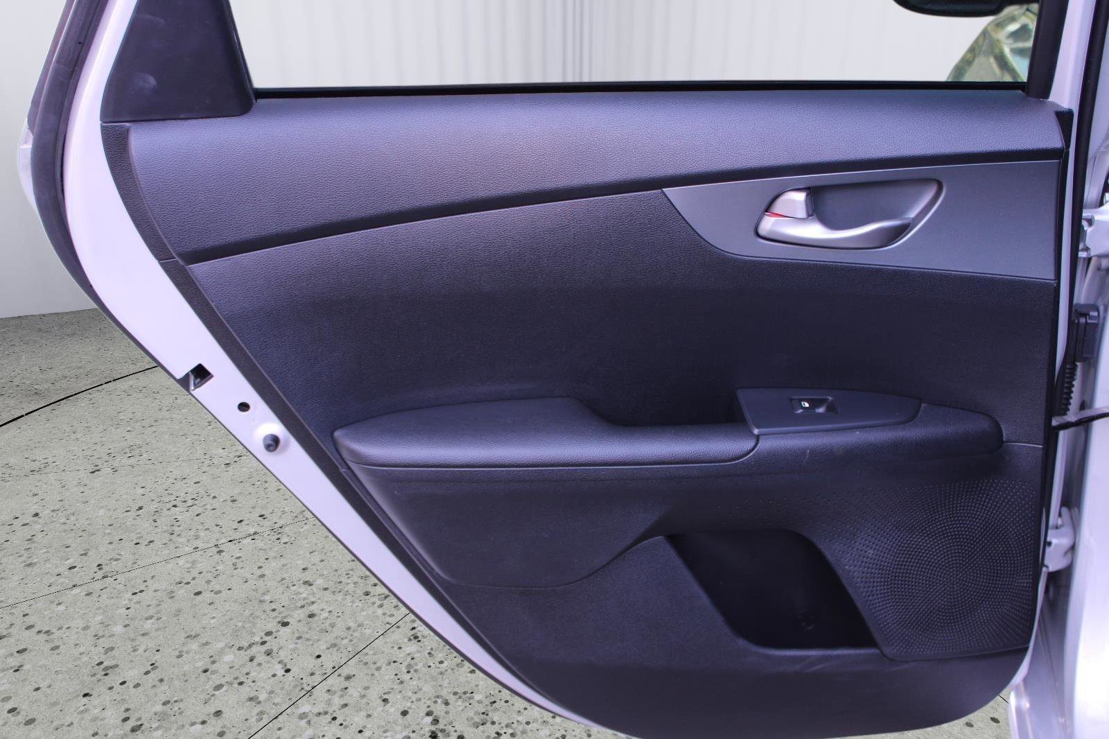 Used 2020 Kia Forte LXS FWD image 40