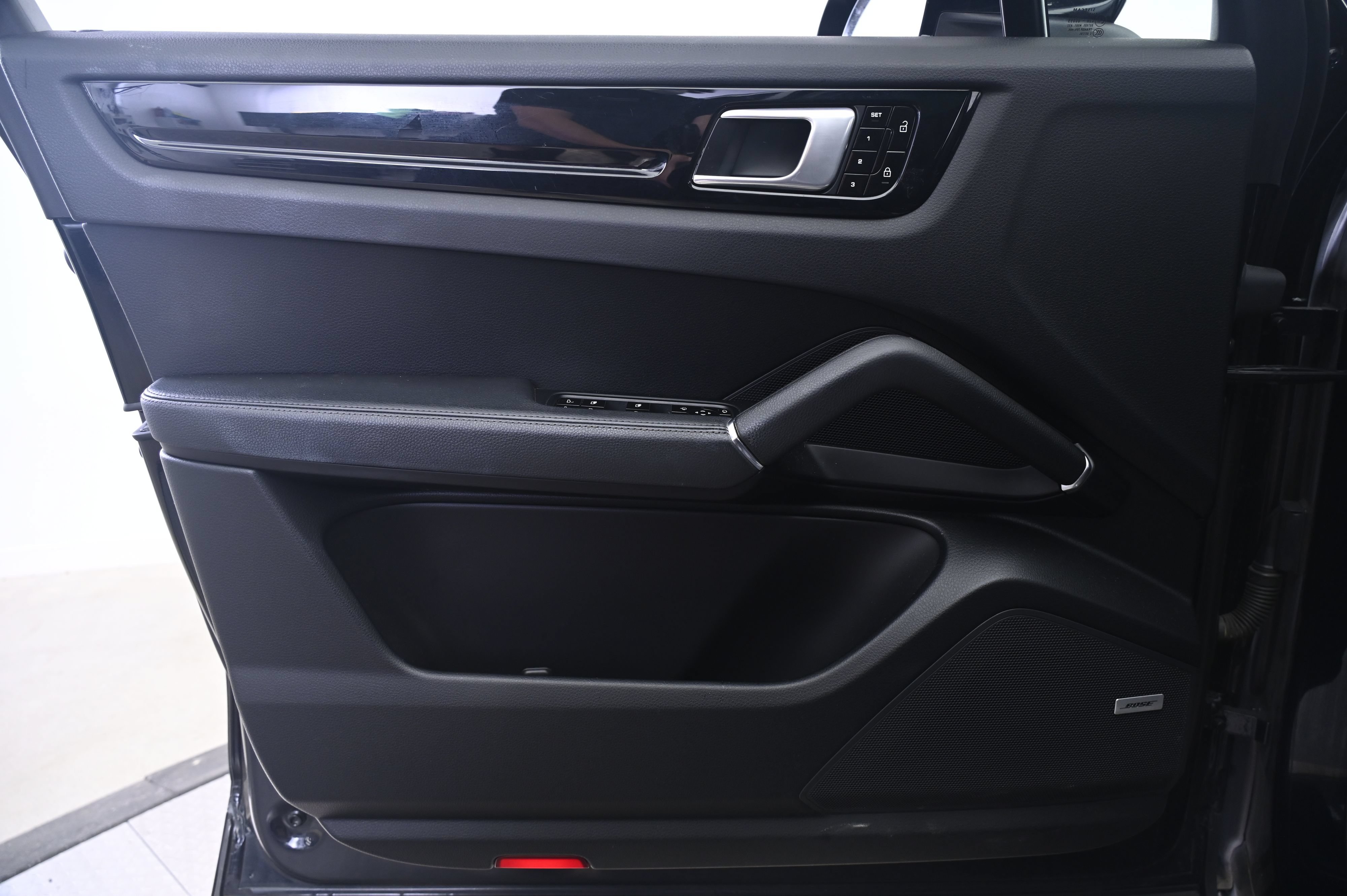 Certified 2020 Porsche Cayenne AWD/4WD image 26